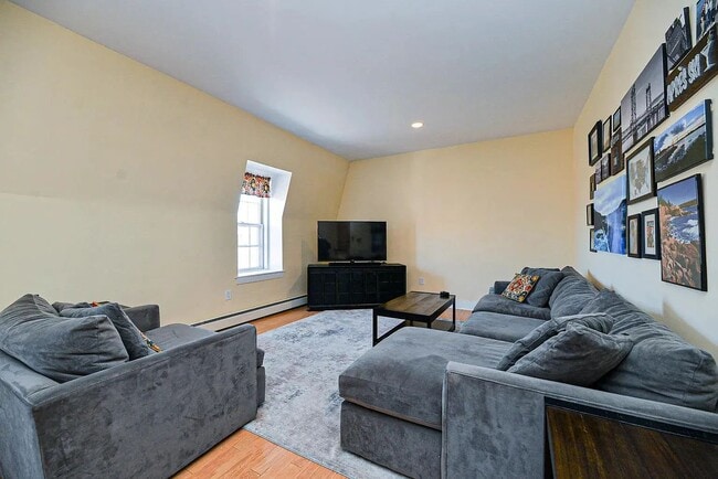 Building Photo - Portsmouth NH