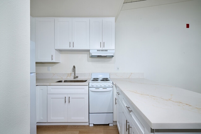 Building Photo - Cedar Shores
