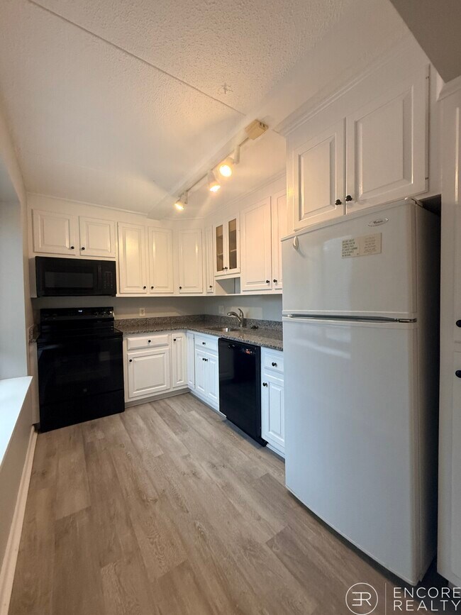 Foto del edificio - 1243 Beacon St