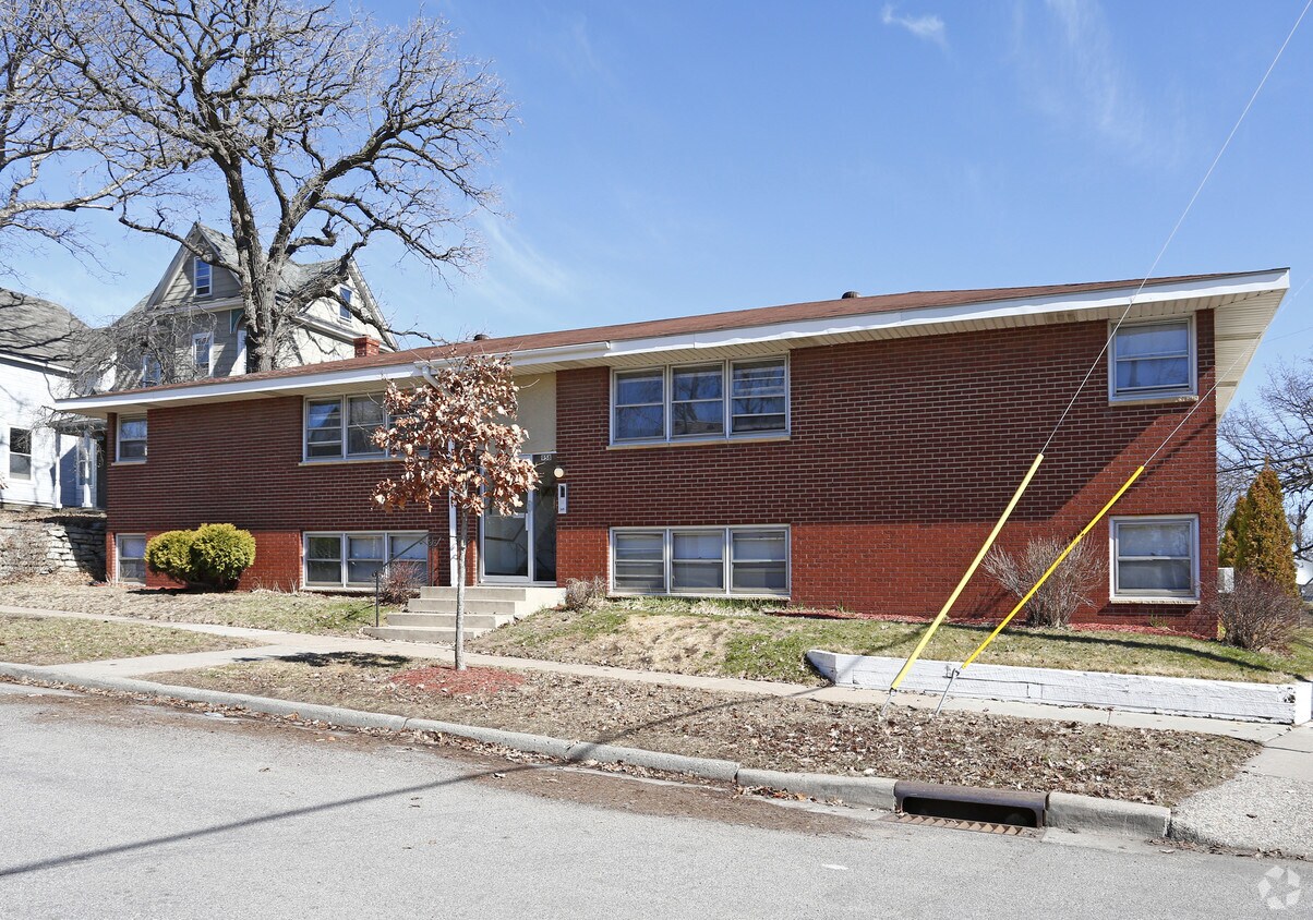 958 Manvel St, Saint Paul, MN 55114 Apartments in Saint Paul, MN