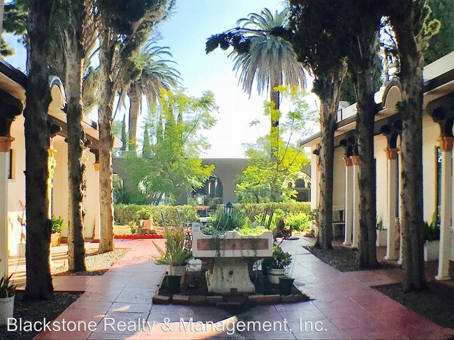 Foto del edificio - 6205 Temple Hill Dr