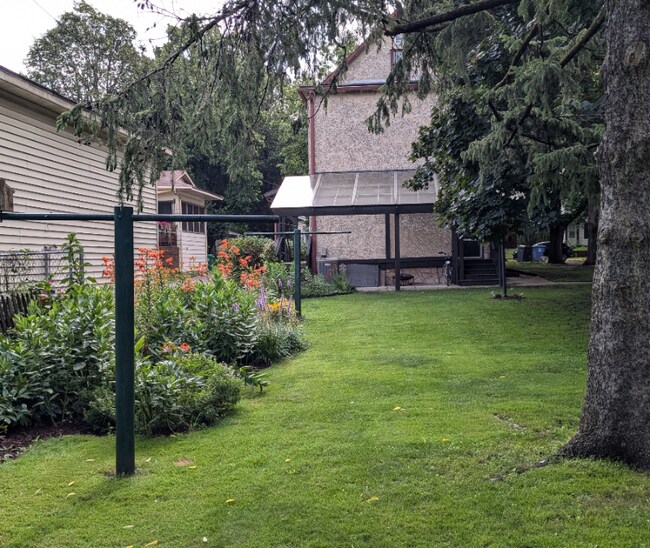 Foto del edificio - 1616 3rd St NE