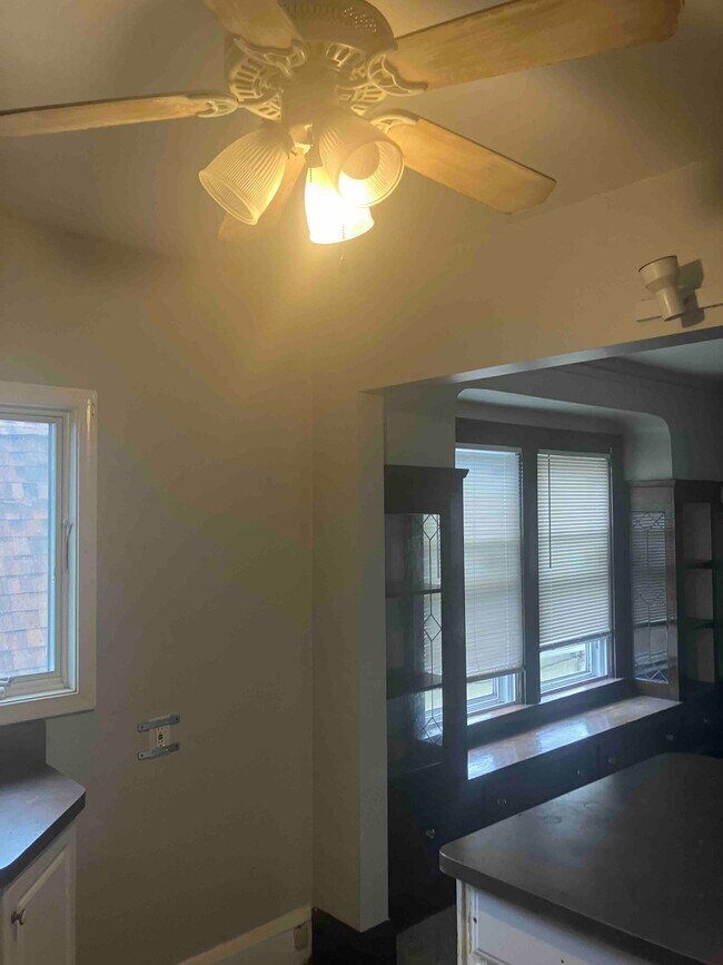 Foto del edificio - 1430 Clearaire Rd