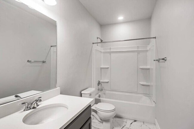 Building Photo - 5141 Lower Wood Ln