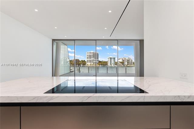 Foto del edificio - 5 Grove Isle Dr