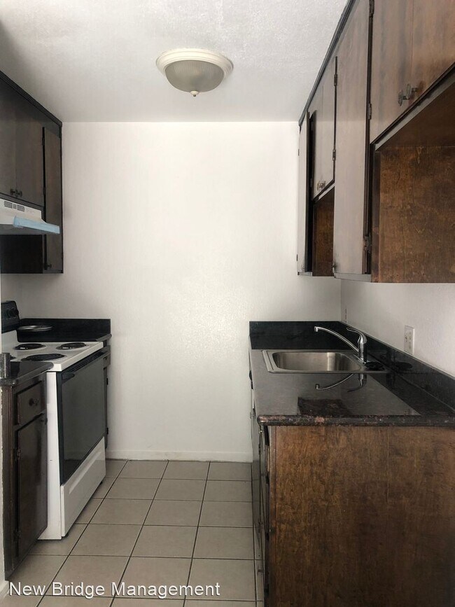 Building Photo - 211 E St