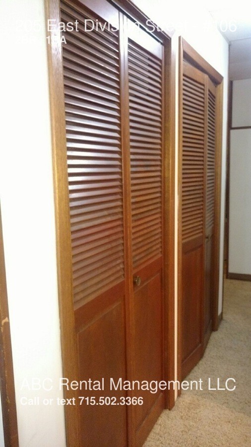 Foto del edificio - 205 E Division St