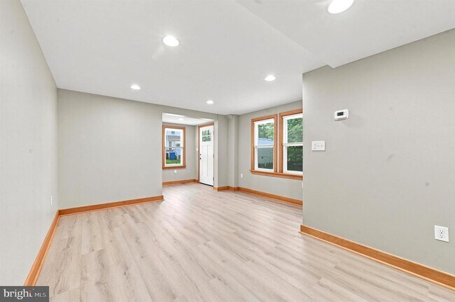 Foto del edificio - 705 Forrest St