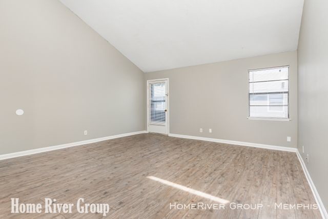 Foto del edificio - 2 bedroom coming soon to Riverbend!