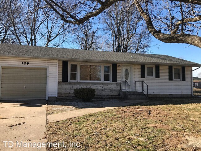 Foto del edificio - 3 br, 1 bath House - 109 N Youngblood