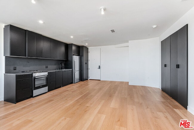 Building Photo - 3688 Overland Ave