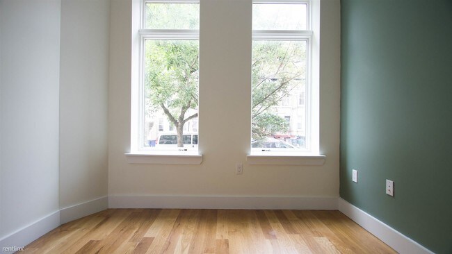 Foto del edificio - 17-30 Greene Ave