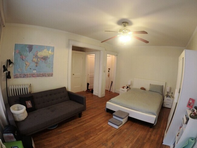 Foto del edificio - Spacious Studio - Pet Friendly - Close to ...