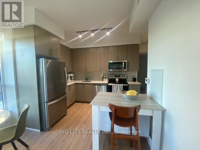 Building Photo - 3121-3121 Sheppard Ave E