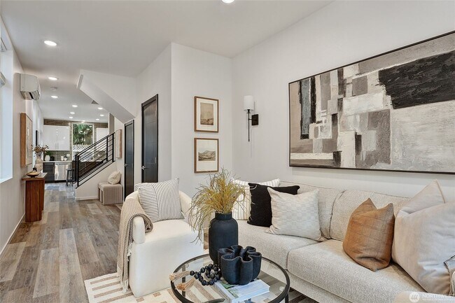 Building Photo - Stylish 2020-Built townhome in heart of Ballard