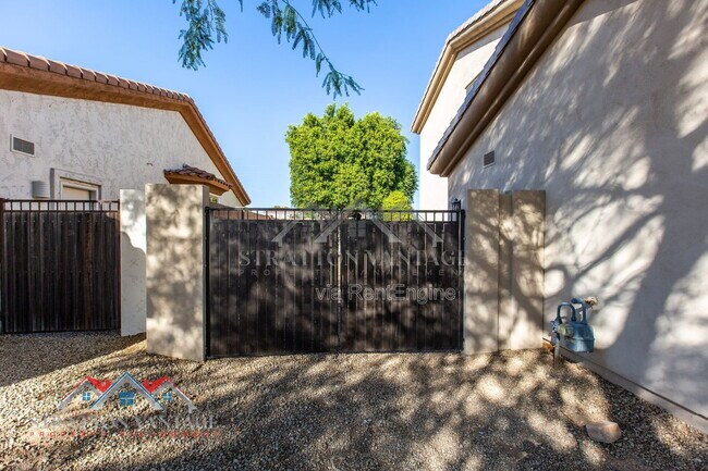 Foto del edificio - 14616 W Windward Ave