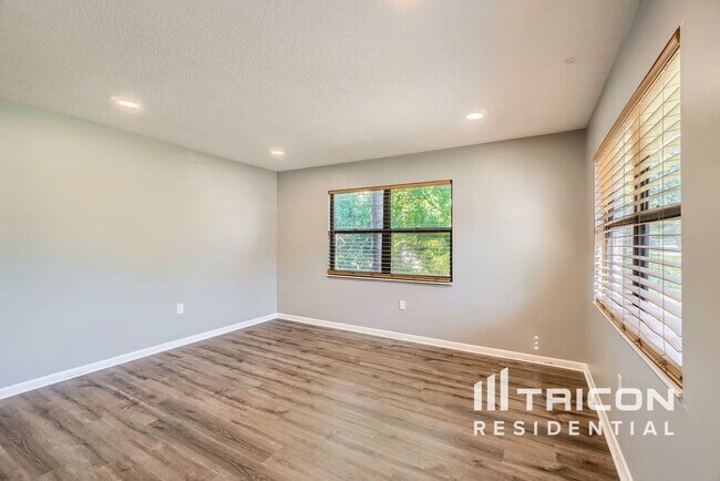 Building Photo - 348 Barbara Cir