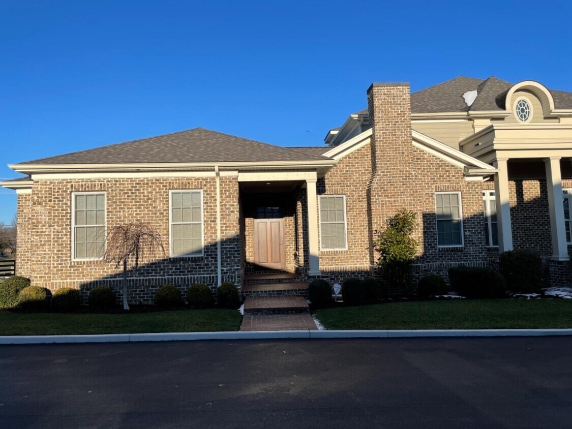 Primary Photo - 3423 Country Club Dr