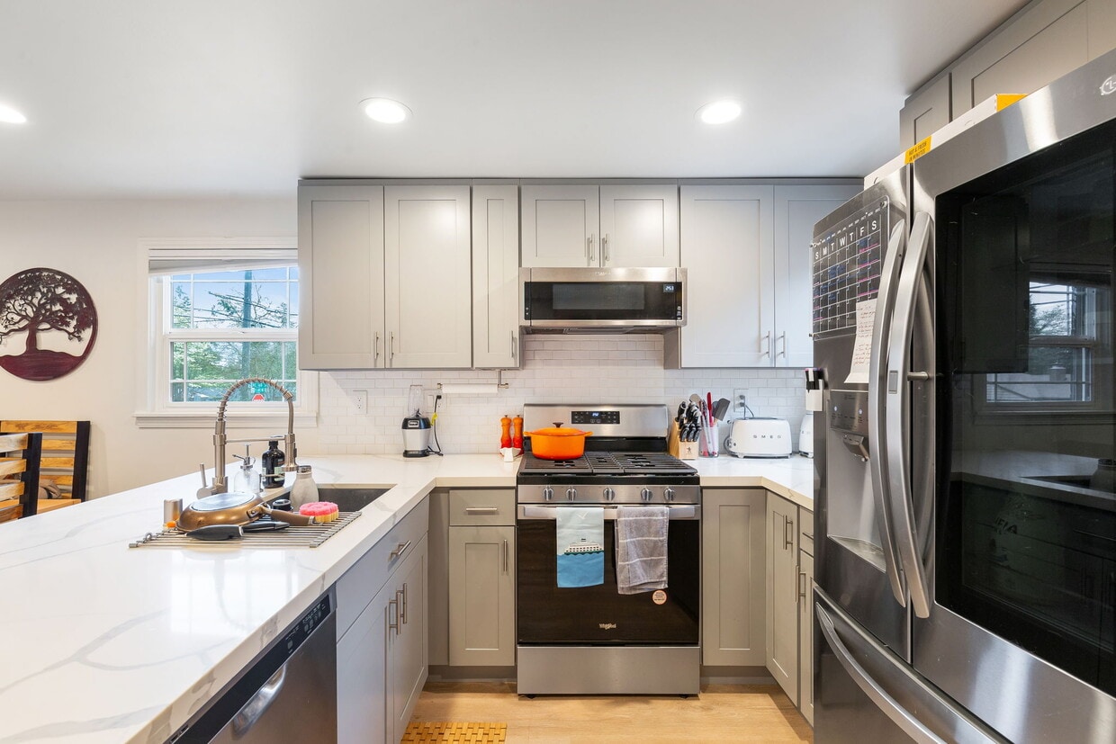 Primary Photo - 16626 15th Ave NE