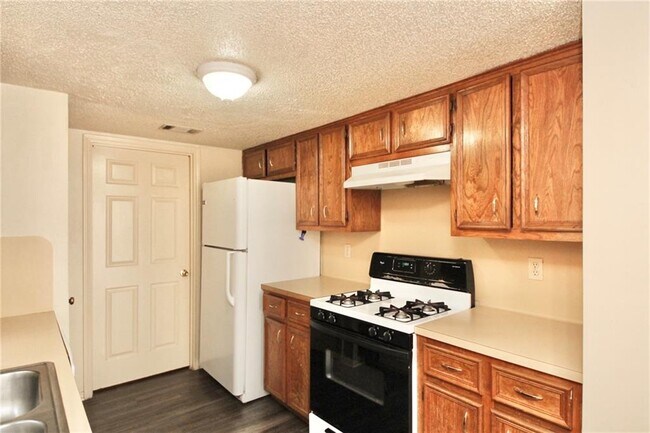 Building Photo - 6603 Hart Ln