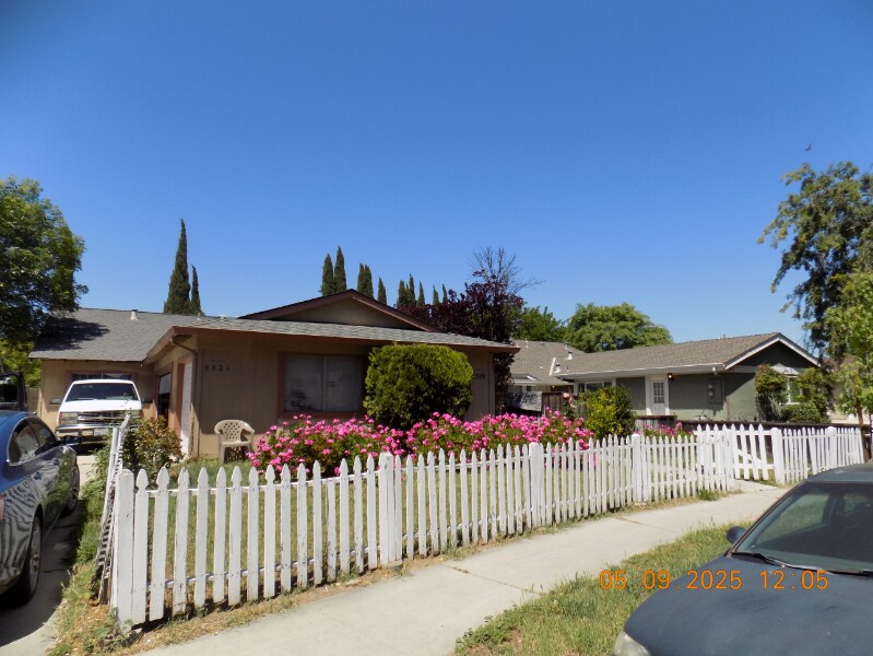 Primary Photo - 5519 Lean Ave
