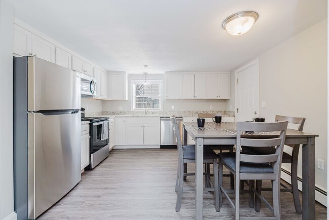 Building Photo - 484 Victory Hwy