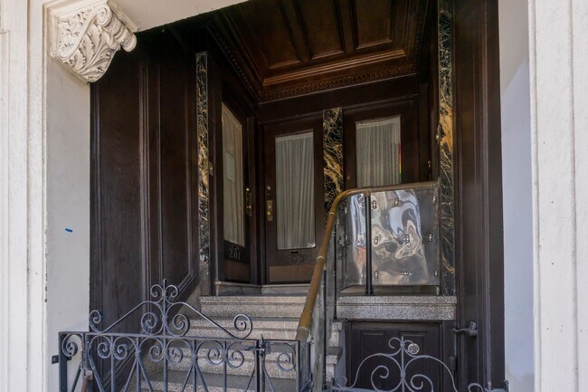 Foto del edificio - 201-207 Sanchez Street &amp; 2195-2199 Mar...