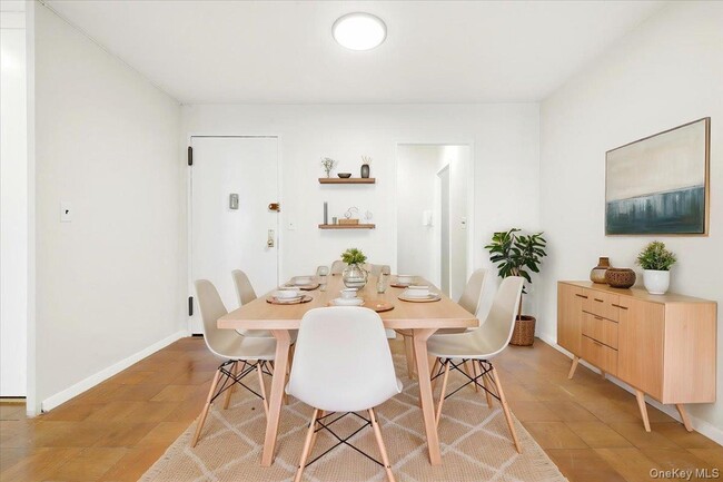 Foto del edificio - 70-25 Yellowstone Blvd