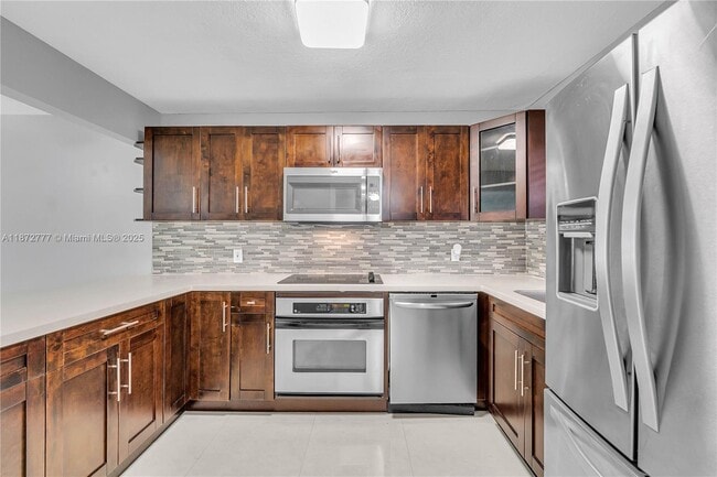 Building Photo - 9431 Live Oak Pl
