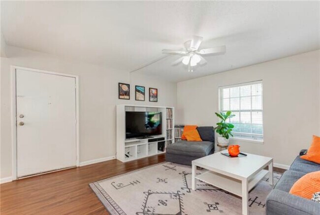 Foto del edificio - 2606 Park Rd