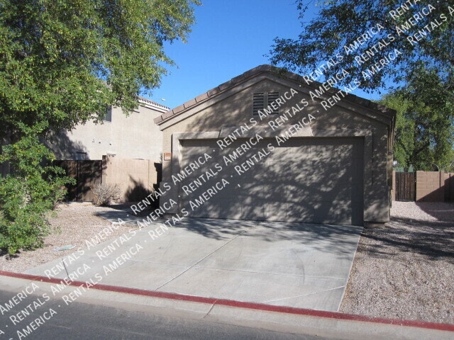 Building Photo - 427 S Sabrina