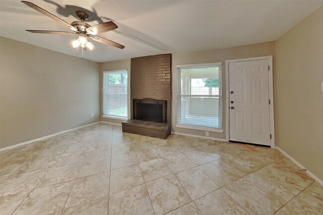 Building Photo - 10015 Rippling Fields Dr
