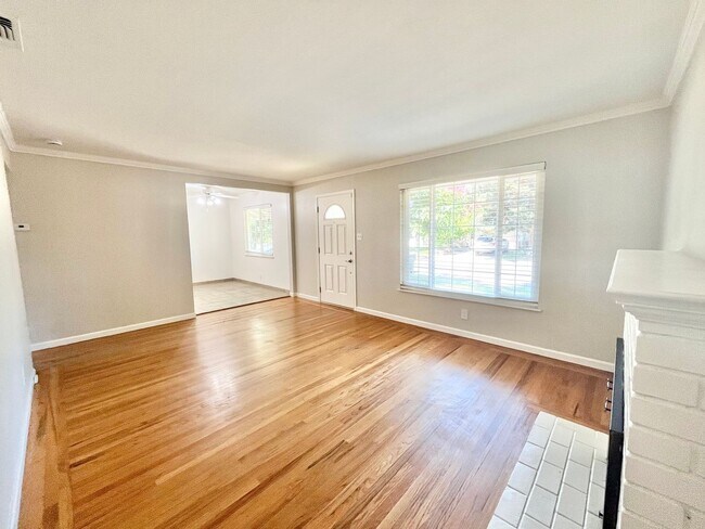 Building Photo - Bevil Duplex
