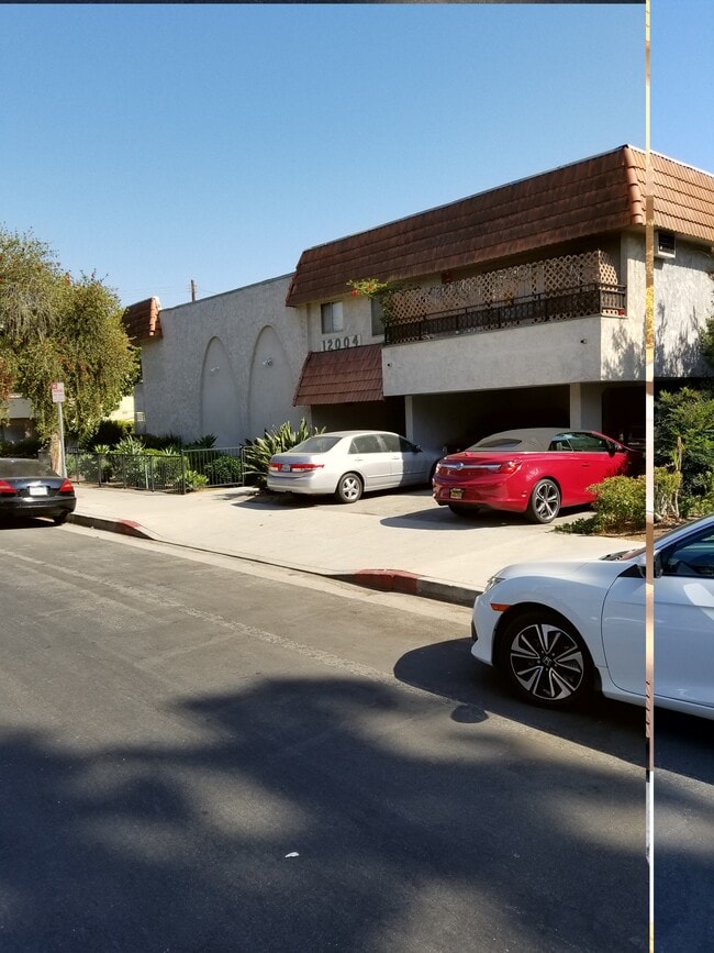 Front - 12004 Kling St