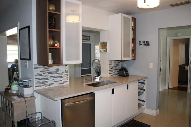 Foto del edificio - 7204 NW 71st Ave