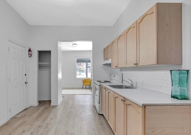 Building Photo - 104 Mulcaster St