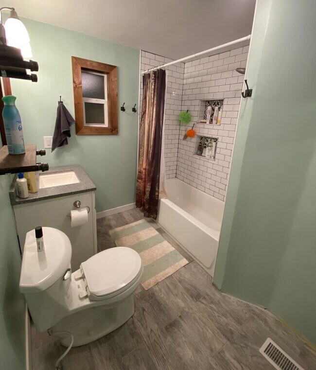 Foto del edificio - 361 Wingate Ave