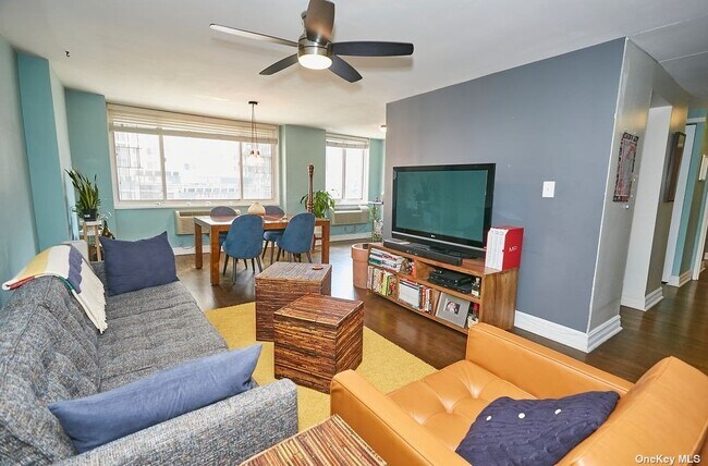 Foto del edificio - 118-17 Union Tpke Un