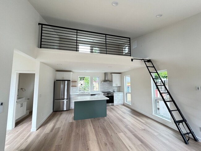 Building Photo - 8024