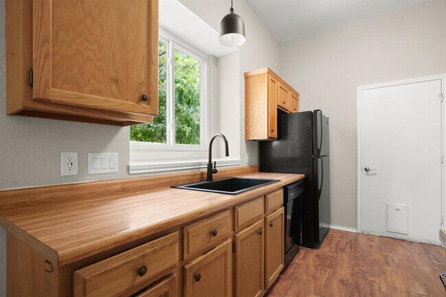 Building Photo - 12600 Deer Falls Dr