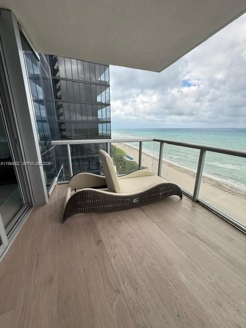 Building Photo - 17121 Collins Ave