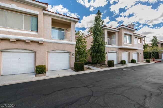 Foto del edificio - 251 S Green Valley Pkwy