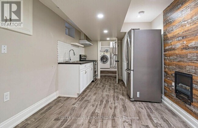 Photo du bâtiment - 583 Old Weston Rd