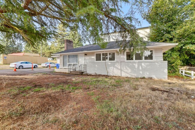 Building Photo - 4 bedroom: Single Level SE Portland Home