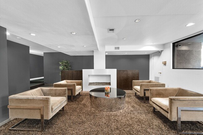 Building Photo - Beautifully Remodeled 1 Bed / 1 Bath with In-Unit Laundry + 3 Parking Spaces