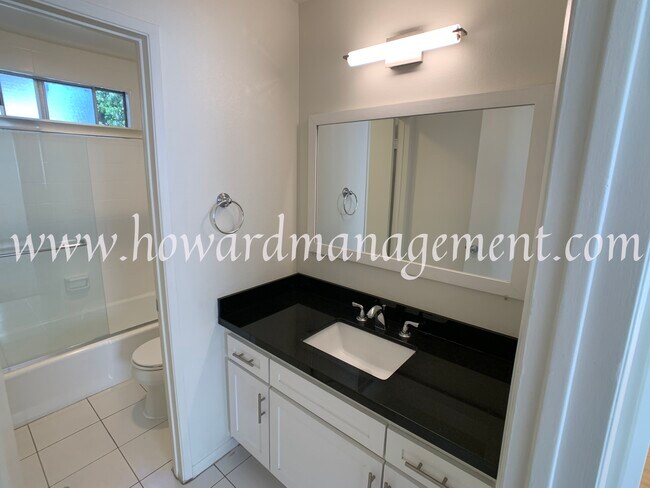 Cuarto de baño (estudio) - 1309 Amherst Ave