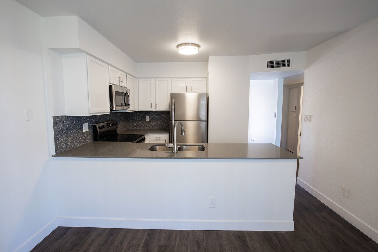 Primary Photo - 524 S Stapley Dr