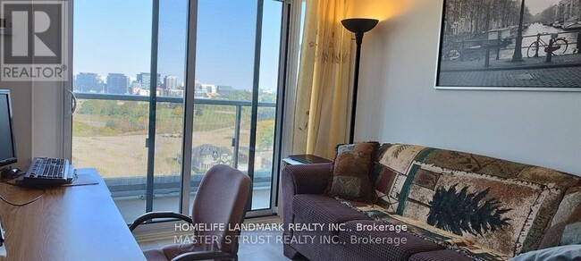 Building Photo - 120 Varna Dr