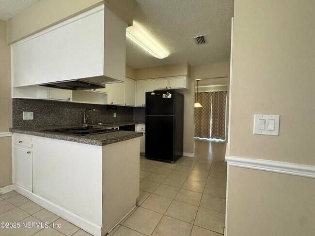 Building Photo - 517 Cody Dr