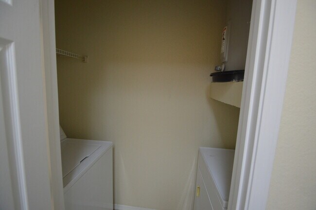 Foto del edificio - TEMPLE TERRACE: Second floor unit $1450 month. Gated Community! Convenient to USF